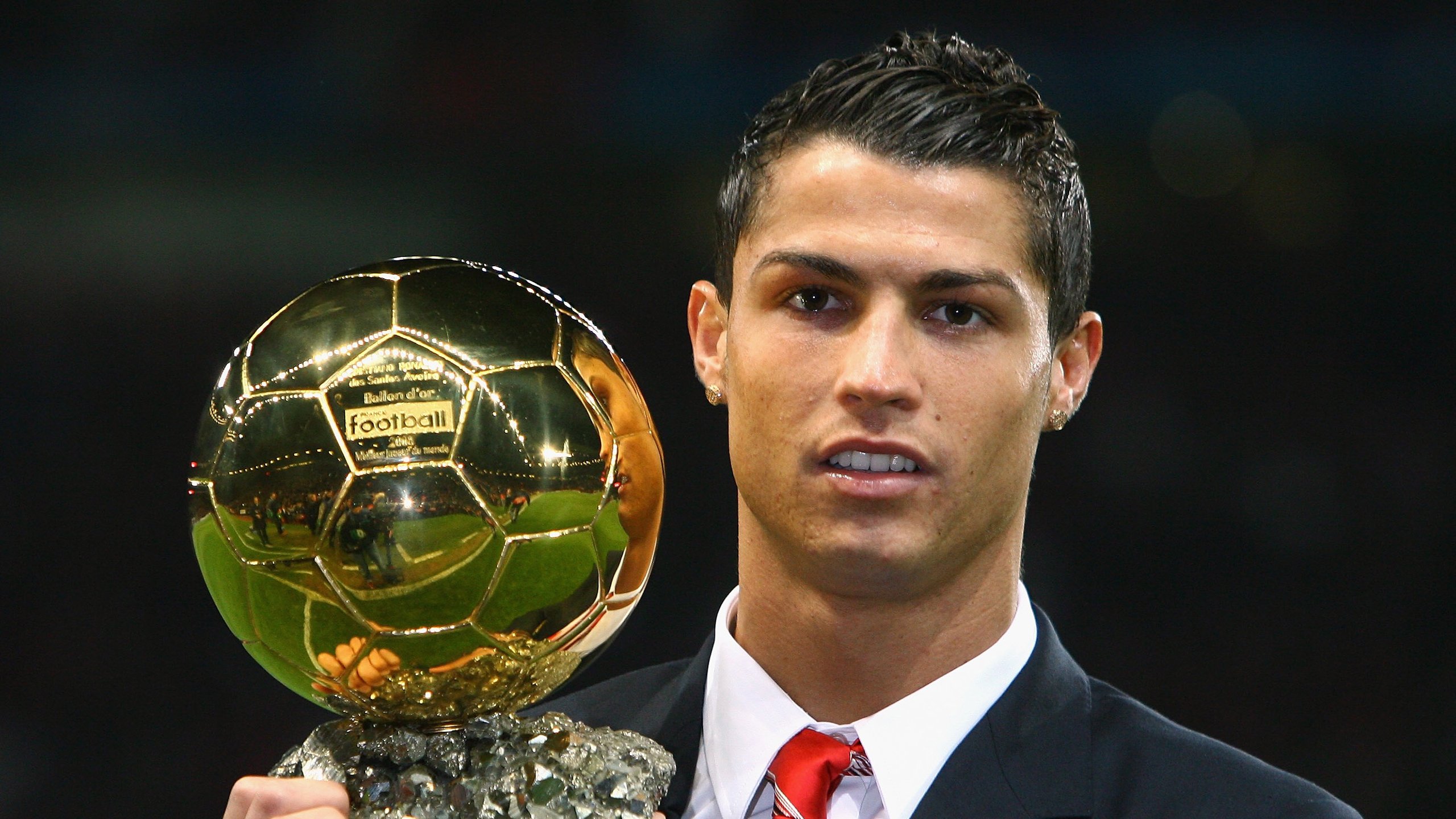 德布劳内重返赛场，锐不可当首场状态出色，SKT观众沸腾！观众掌声雷动